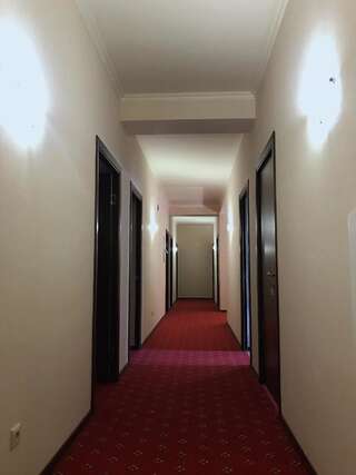 Мини-отель Отель Лазурь Абхазия Цандрыпш Трехместный номер с балконом-12